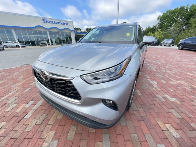 Used 2021 Toyota Highlander Limited FWD image 26