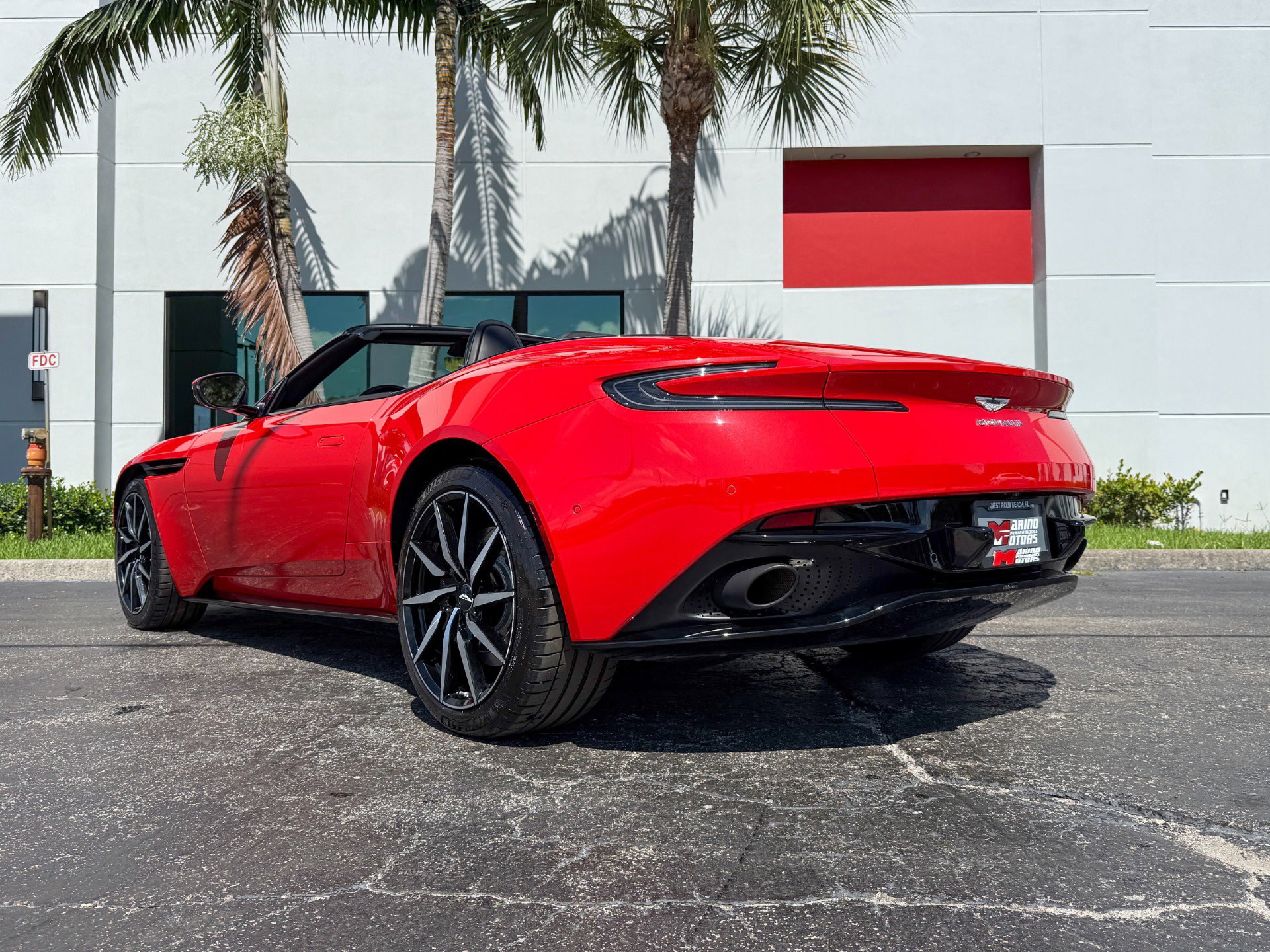 Used 2020 Aston Martin DB11 Volante RWD image 16
