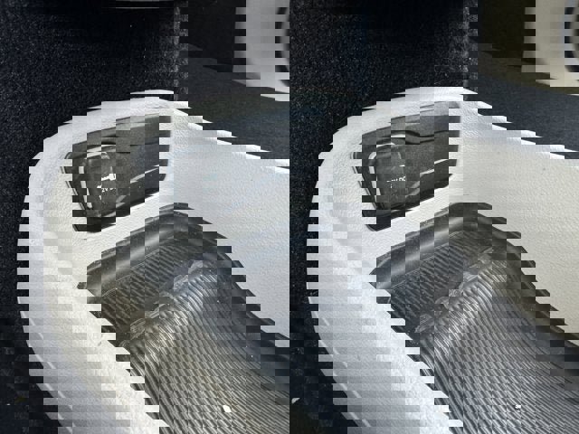 Used 2022 Chrysler Pacifica Touring-L w/ Uconnect Theater Family Group image 27