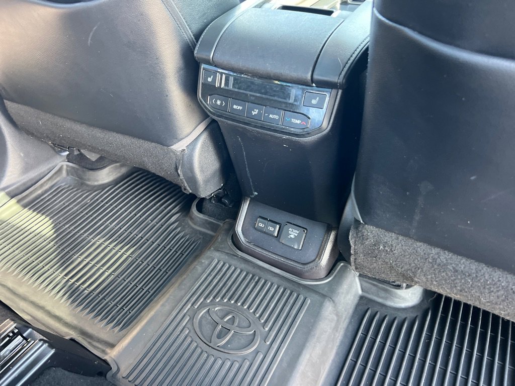 Used 2022 Toyota Highlander Platinum AWD/4WD image 22