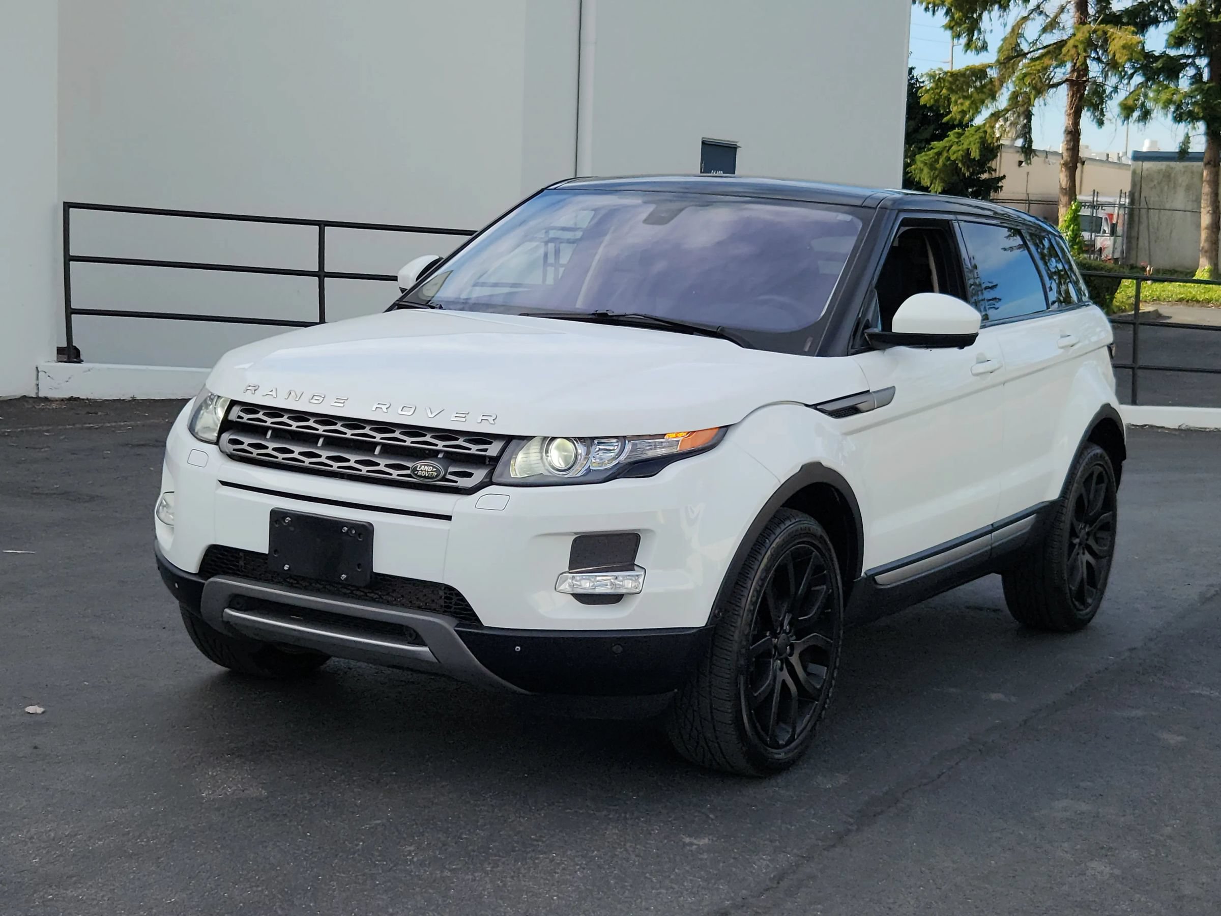 Used 2015 Land Rover Range Rover Evoque Pure Premium AWD/4WD image 1