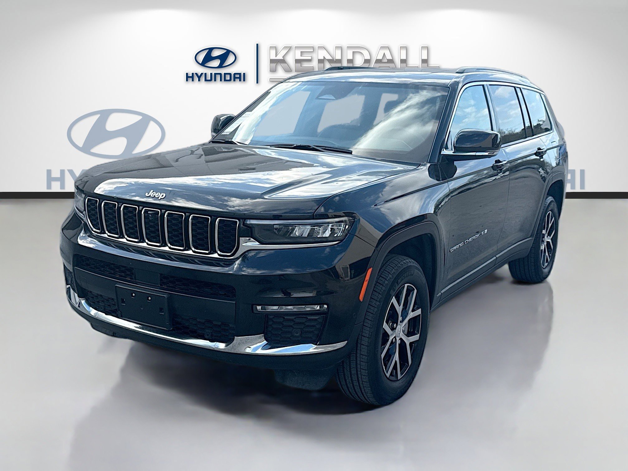 Used 2024 Jeep Grand Cherokee L Limited w/ Luxury Tech Group II image 3