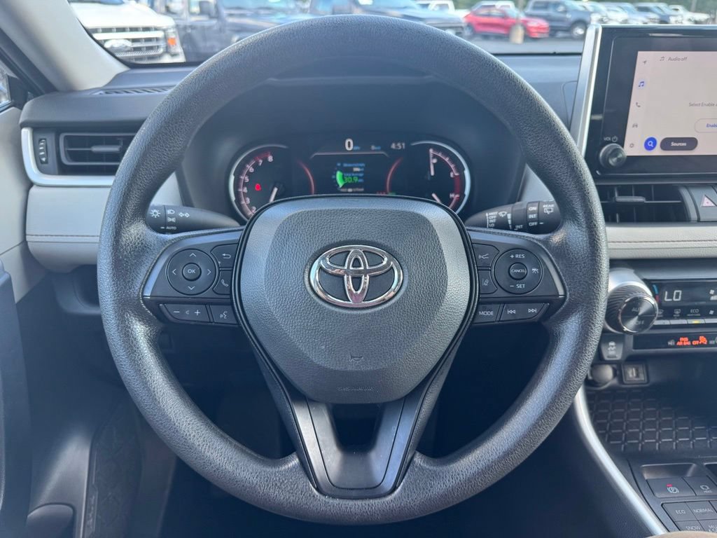 Used 2025 Toyota RAV4 XLE AWD/4WD image 7