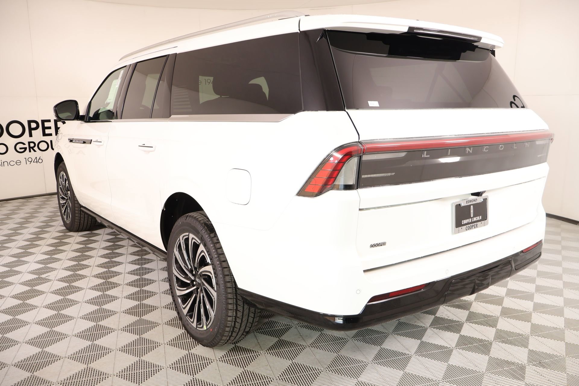 New 2026 Lincoln Navigator L Black Label AWD/4WD image 25