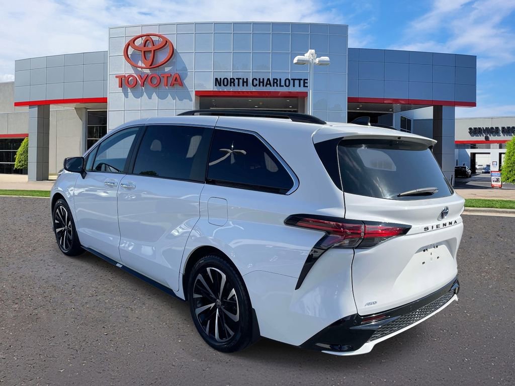 Used 2023 Toyota Sienna XSE w/ XSE Plus Package image 8