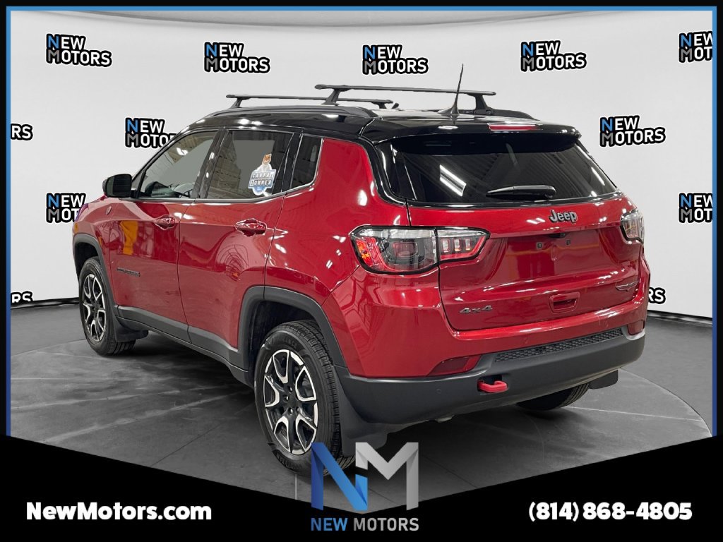 Used 2024 Jeep Compass Trailhawk w/ Trailhawk Convenience Group AWD/4WD image 3
