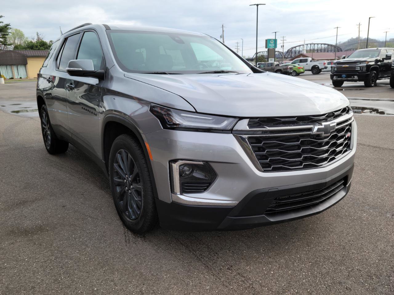 Used 2023 Chevrolet Traverse RS image 3