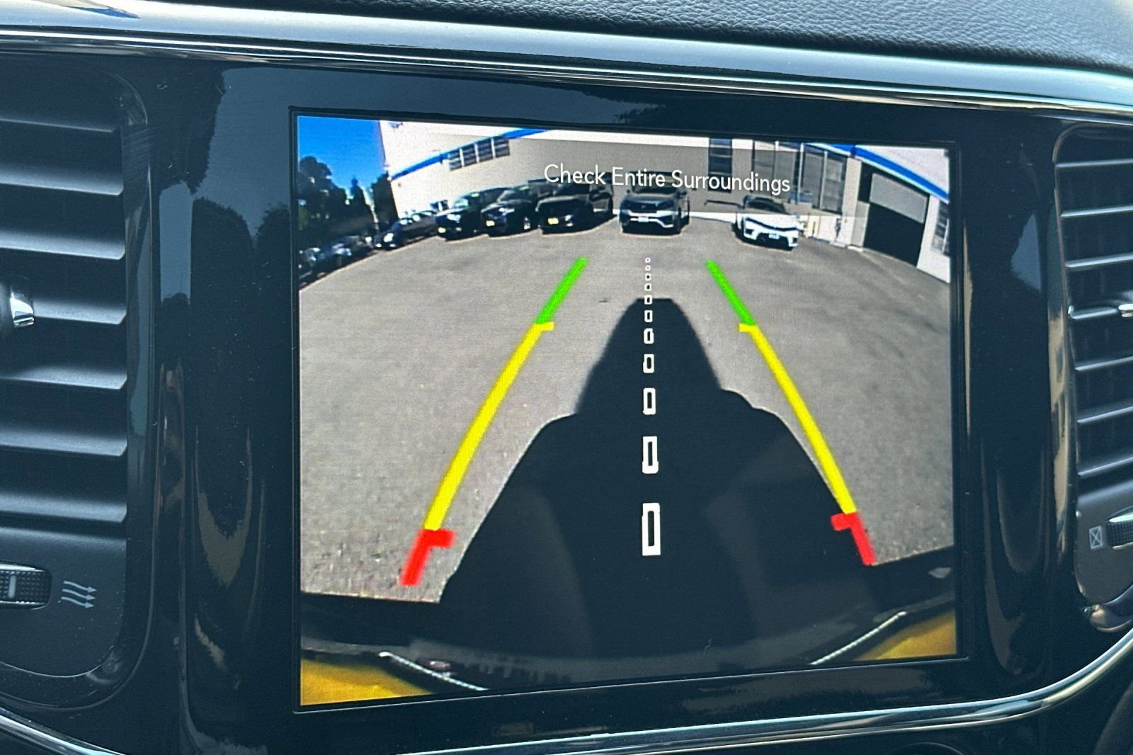 Used 2022 Jeep Grand Cherokee Laredo X image 23