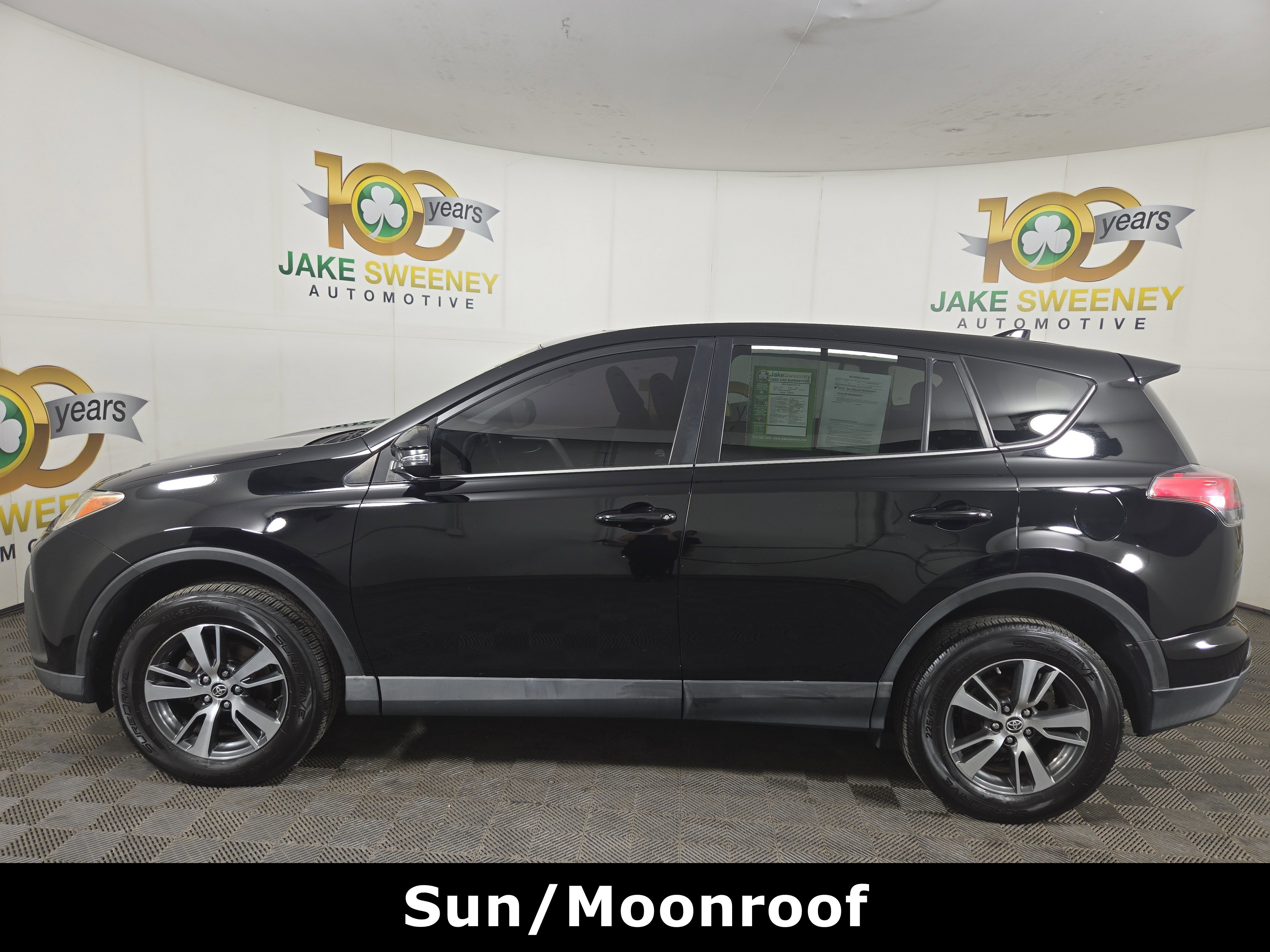 Used 2018 Toyota RAV4 XLE AWD/4WD image 4