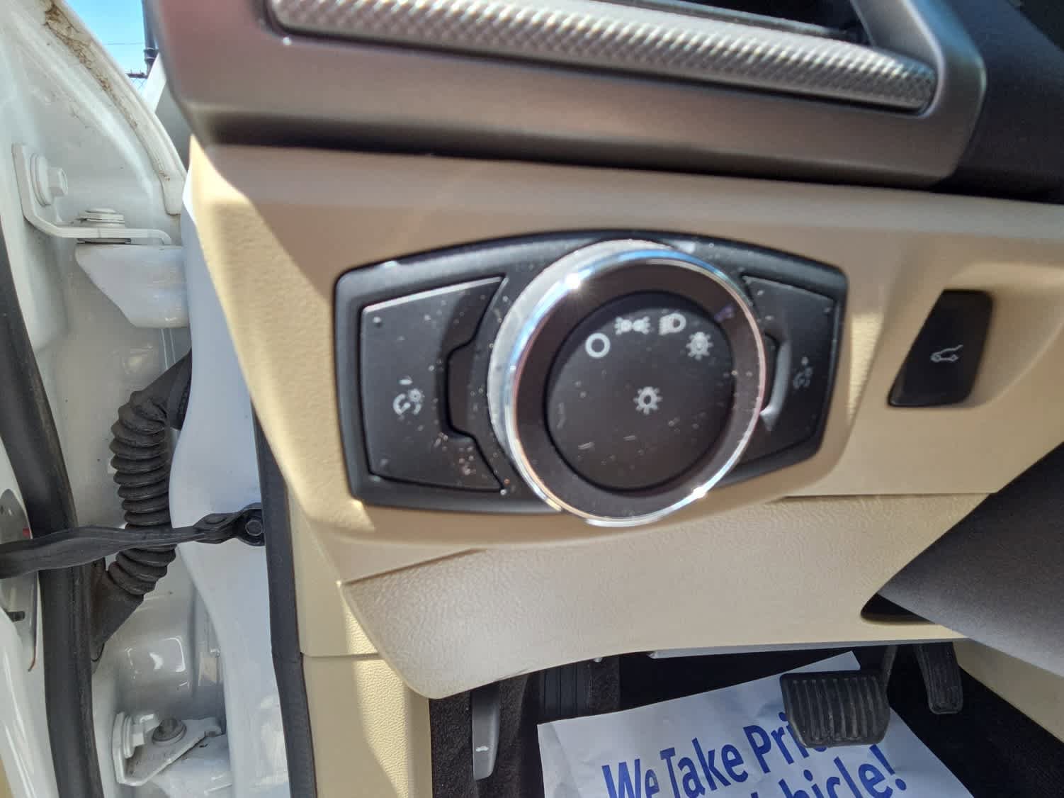 Used 2015 Ford Fusion SE FWD image 16