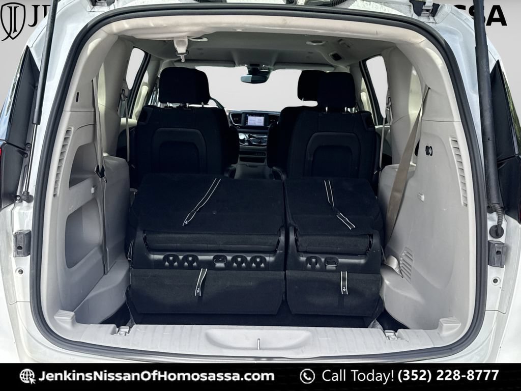 Used 2023 Chrysler Voyager LX FWD image 21