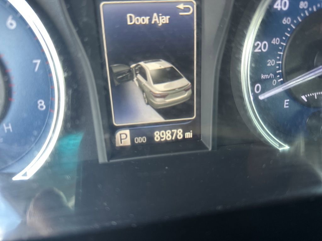 Used 2017 Toyota Camry LE image 22