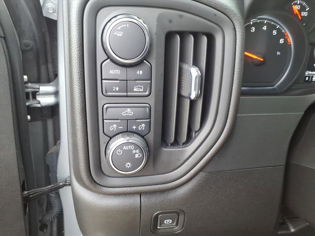 Used 2024 Chevrolet Silverado 1500 Custom image 32