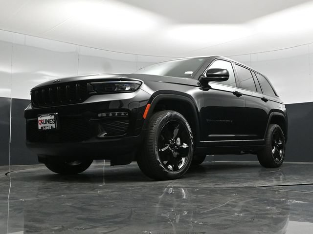 Used 2023 Jeep Grand Cherokee Limited w/ Black Appearance Package AWD/4WD image 62