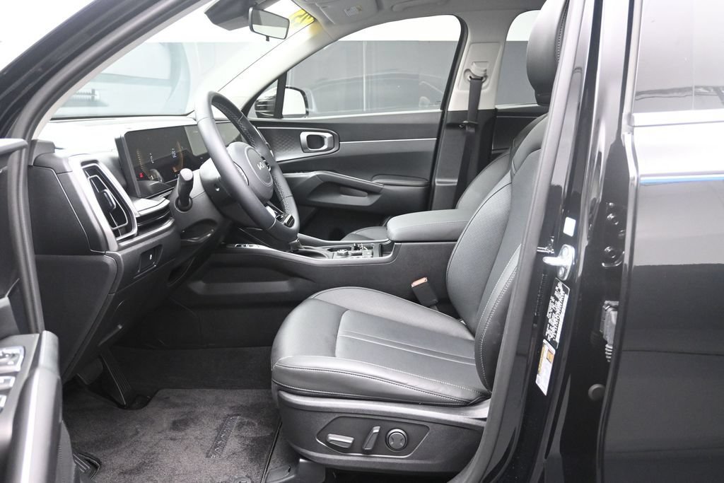 Used 2025 Kia Sorento S w/ Panoramic Sunroof Package FWD image 16