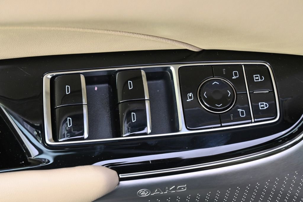 New 2025 Cadillac Lyriq Luxury w/ Nappa Leather Package image 23