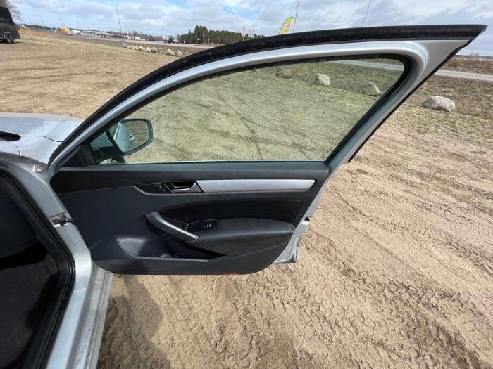 Used 2013 Volkswagen Passat 2.5 SE FWD image 30