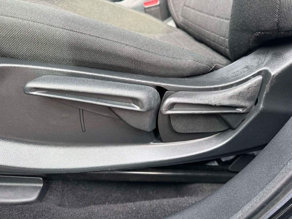 Used 2025 Honda HR-V LX image 16