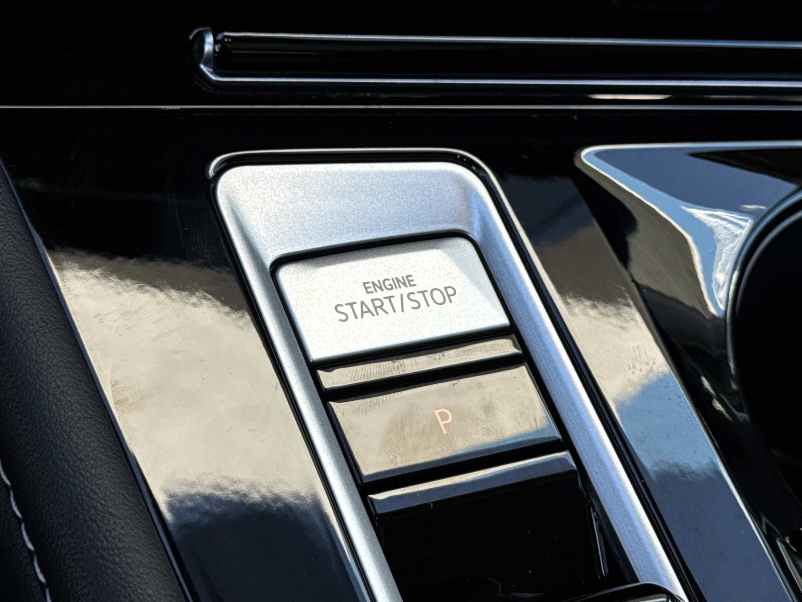 Certified 2025 Volkswagen Atlas SEL image 18