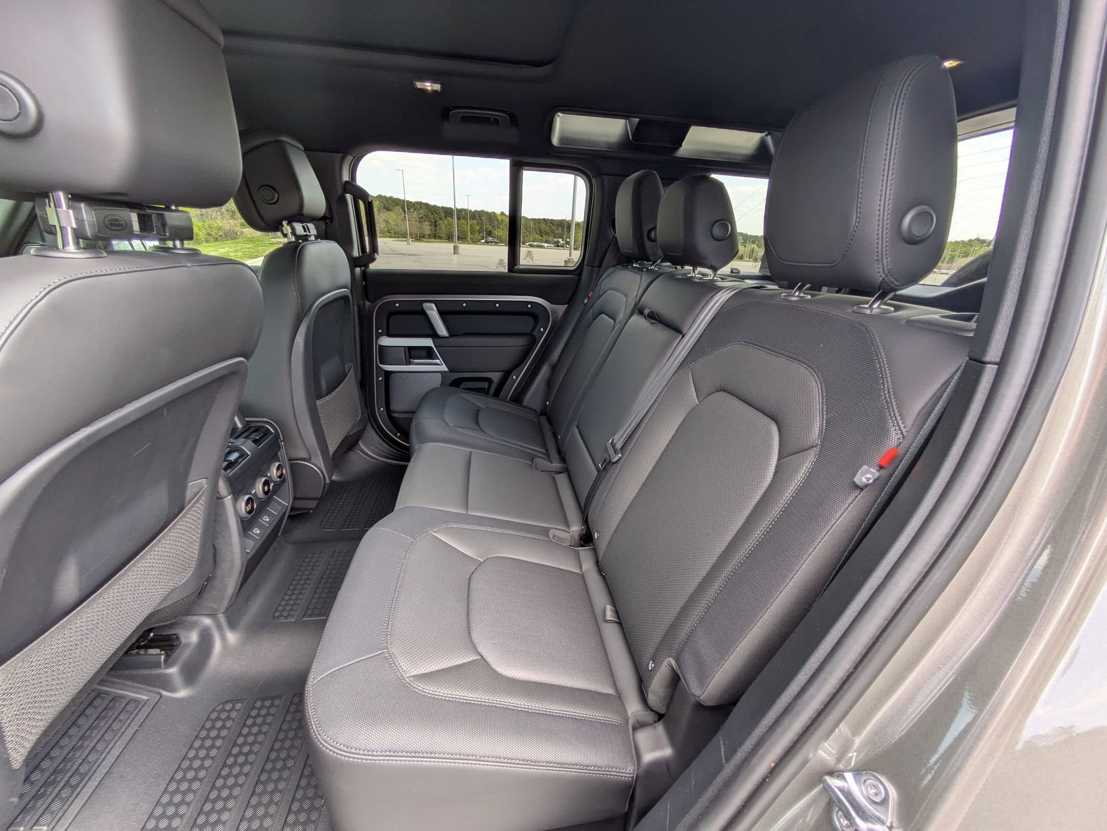 Certified 2024 Land Rover Defender 110 X-Dynamic SE AWD/4WD image 27
