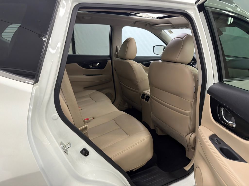 Used 2017 Nissan Rogue SL w/ SL Premium Package FWD image 17