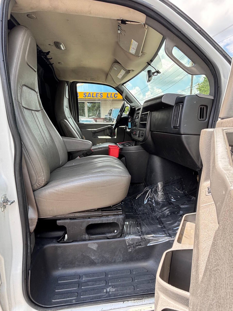 Used 2017 Chevrolet Express 2500 RWD image 19