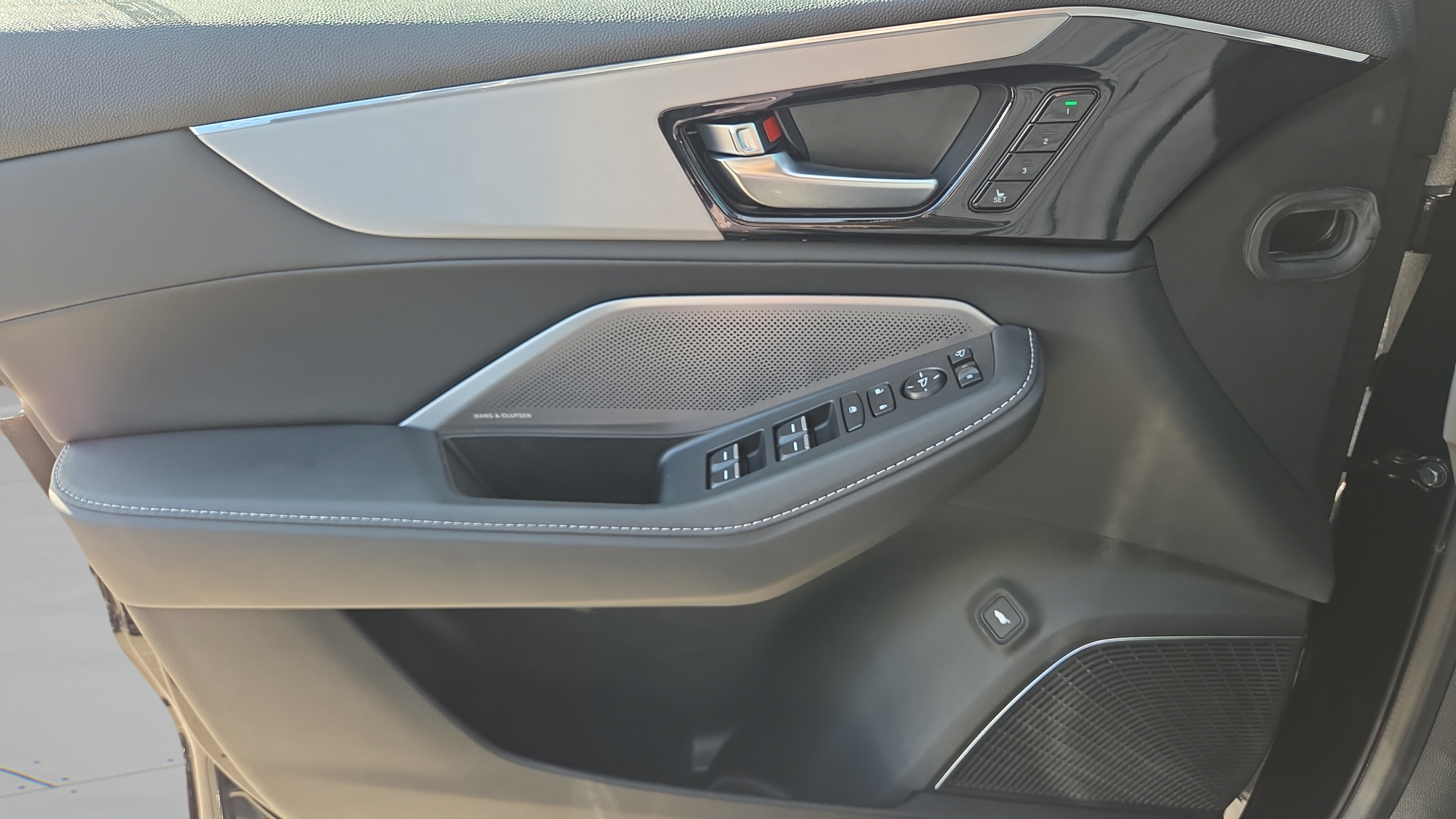 Certified 2026 Acura MDX w/ Technology Package FWD image 35