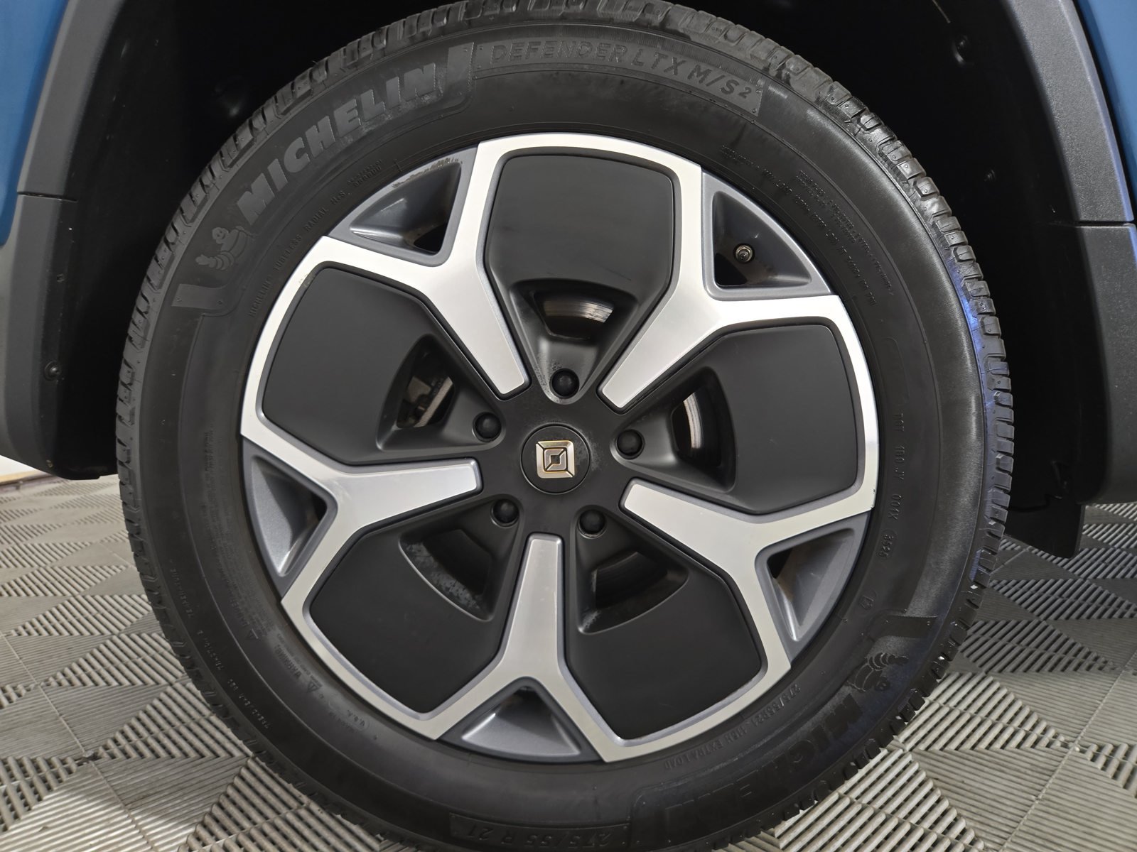 Used 2024 Rivian R1T Adventure Dual AWD/4WD image 12
