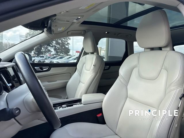 Used 2018 Volvo XC60 T6 Momentum w/ Convenience Package image 29