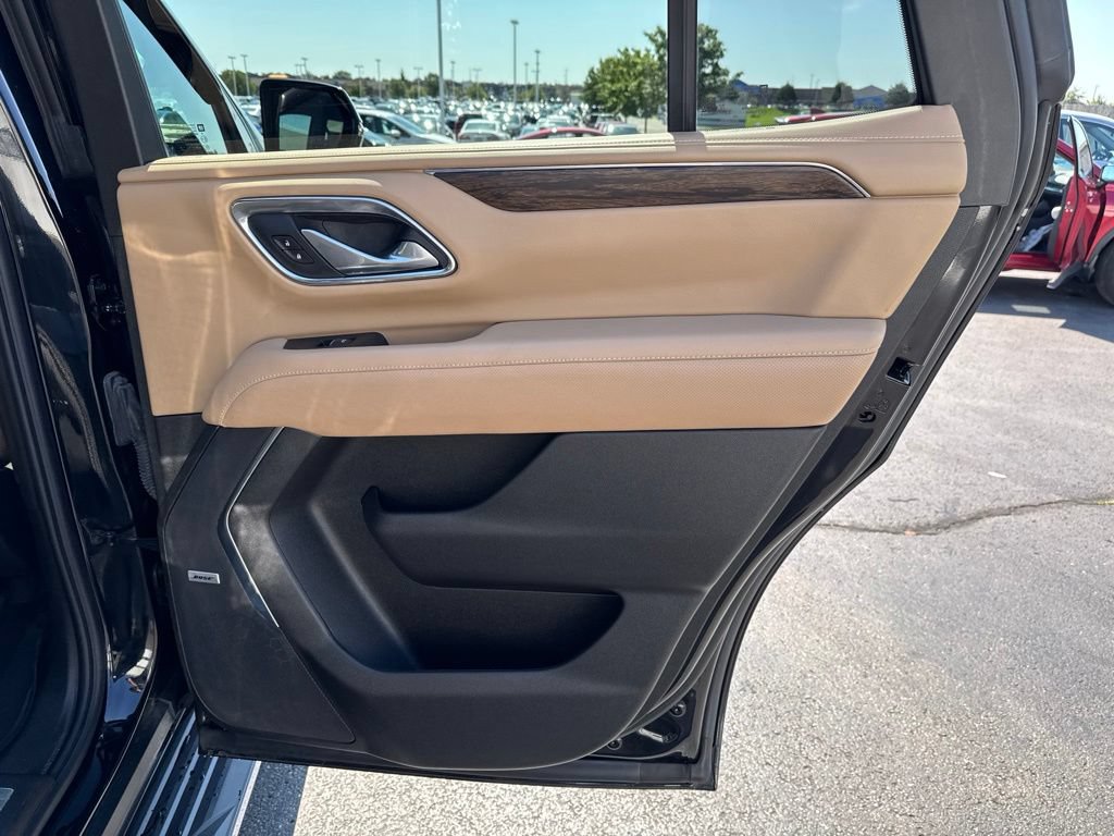 Used 2023 Chevrolet Tahoe Premier AWD/4WD image 39