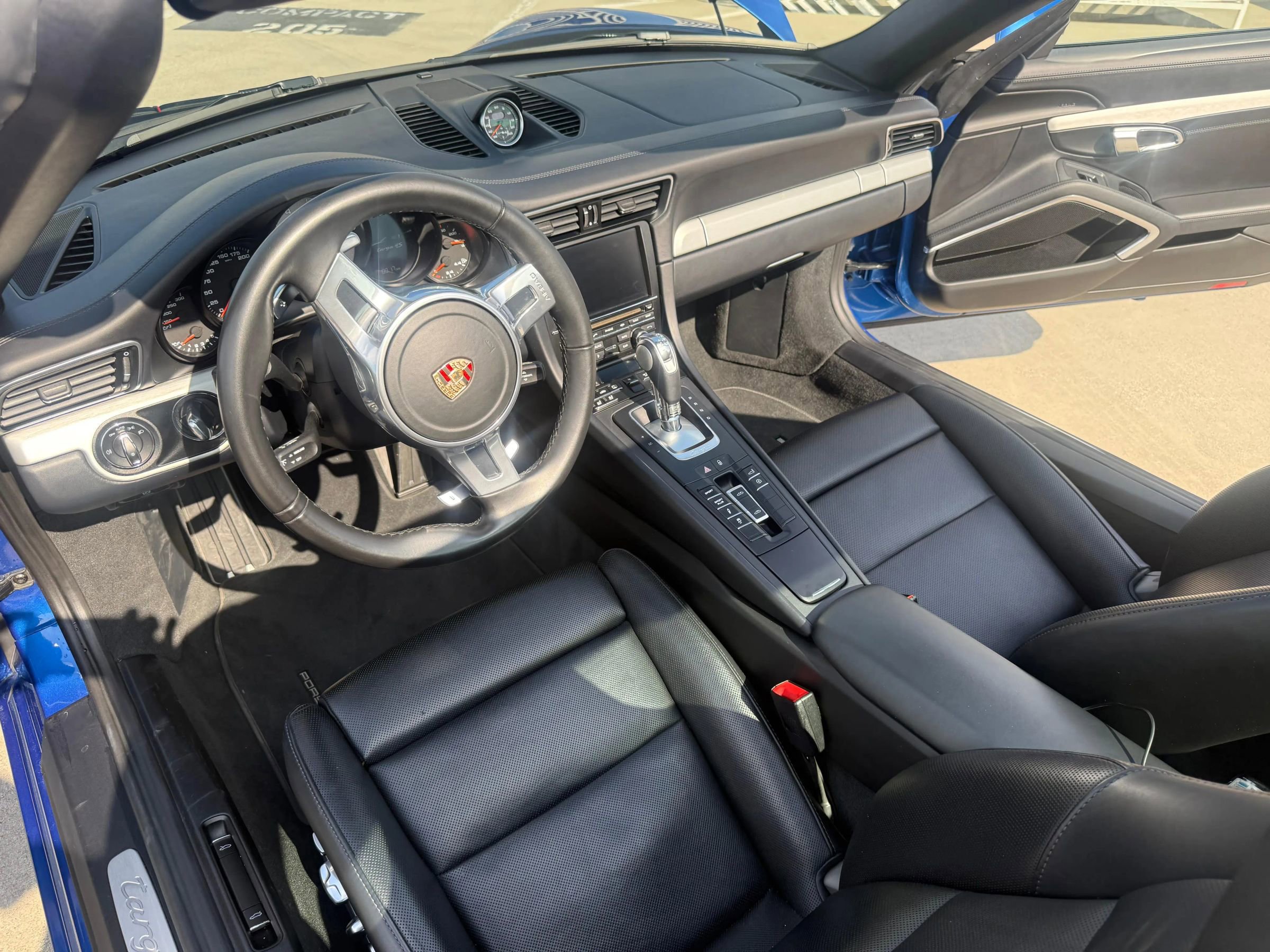 Used 2015 Porsche 911 Targa 4S w/ Sport Chrono Package AWD/4WD image 23