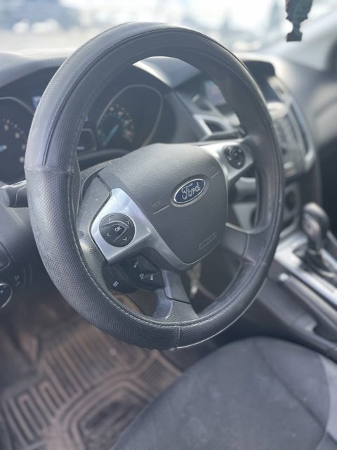 Used 2014 Ford Focus SE w/ SE Winter Package image 6