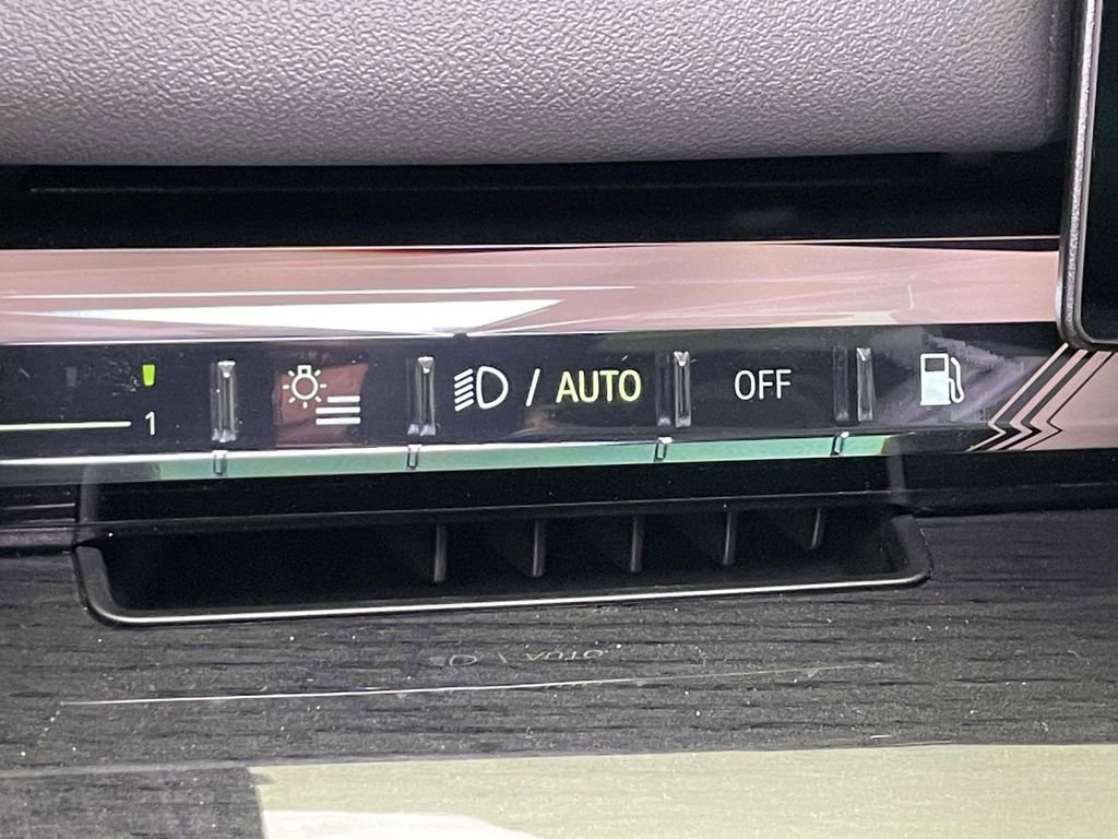 New 2026 BMW 550e xDrive AWD/4WD image 33