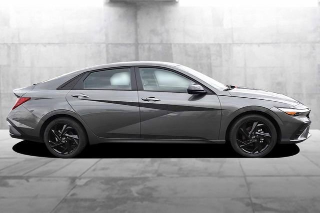 Used 2026 Hyundai Elantra Sport FWD image 5