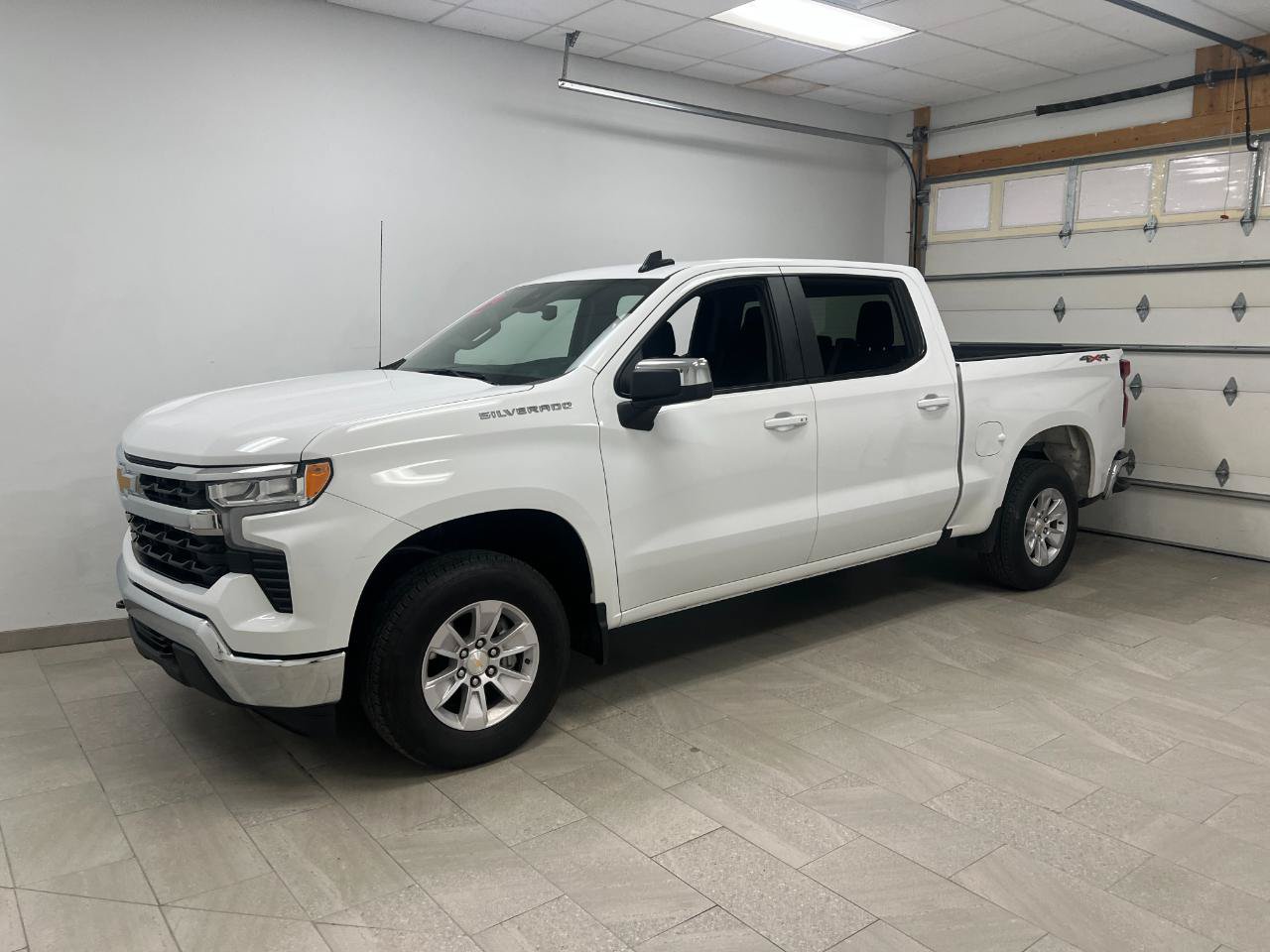 Used 2026 Chevrolet Silverado 1500 LT AWD/4WD image 9