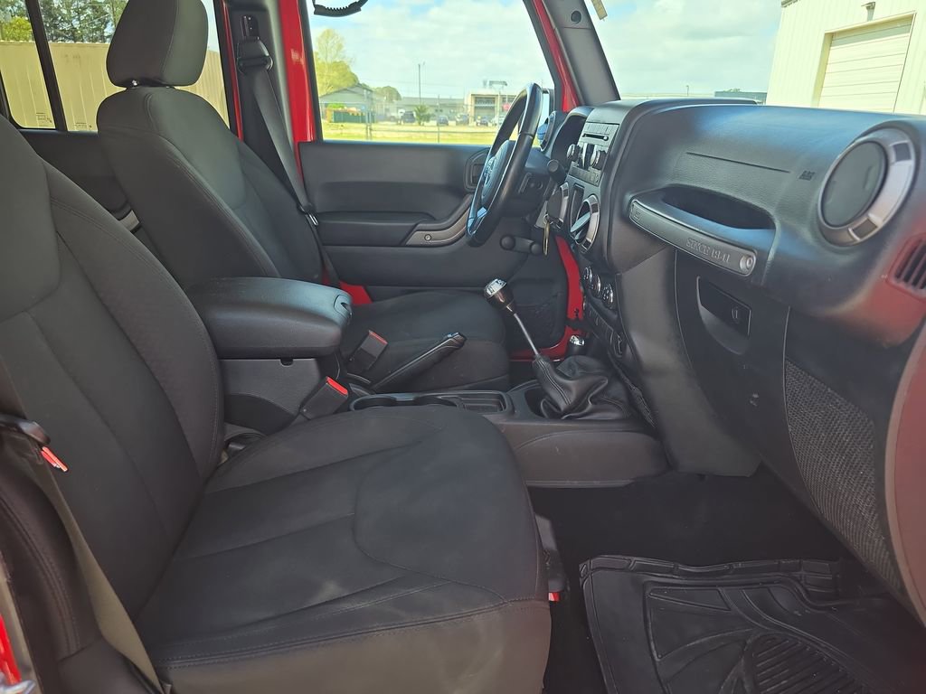 Used 2016 Jeep Wrangler Unlimited Sport w/ Connectivity Group image 10