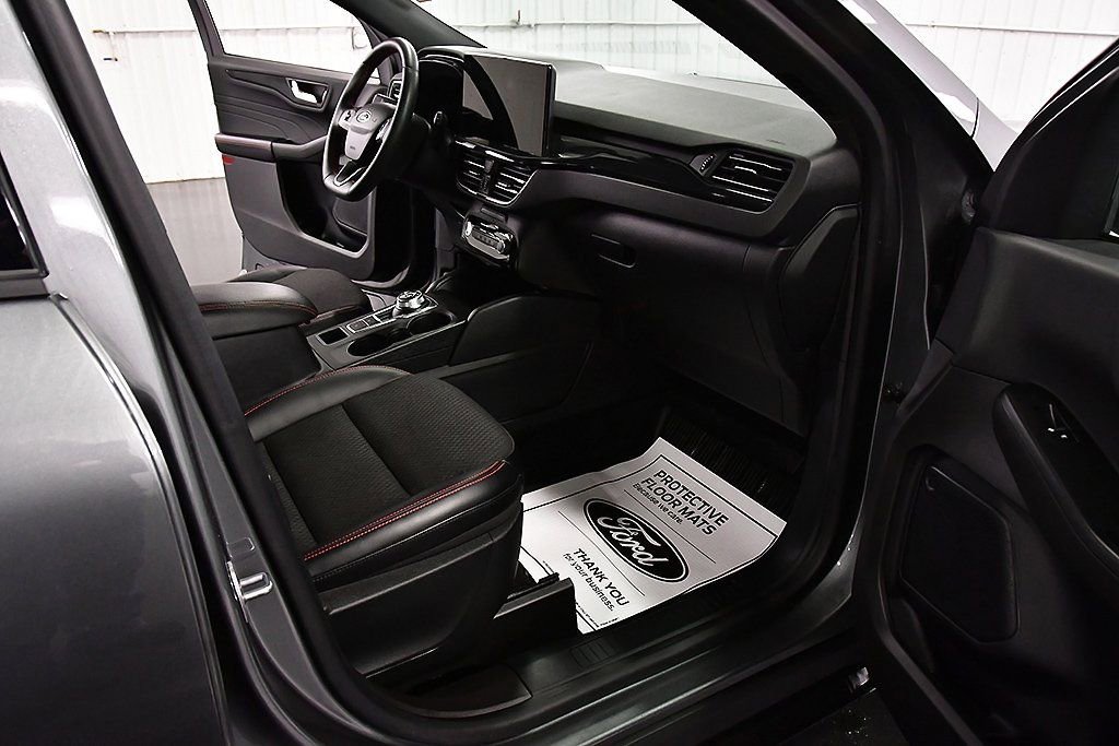 Used 2024 Ford Escape ST-Line w/ Tech Pack #1 image 31