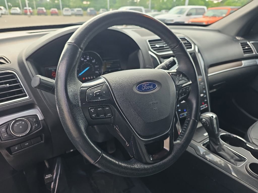 Used 2019 Ford Explorer Limited w/ Class III Trailer Tow Package FWD image 9