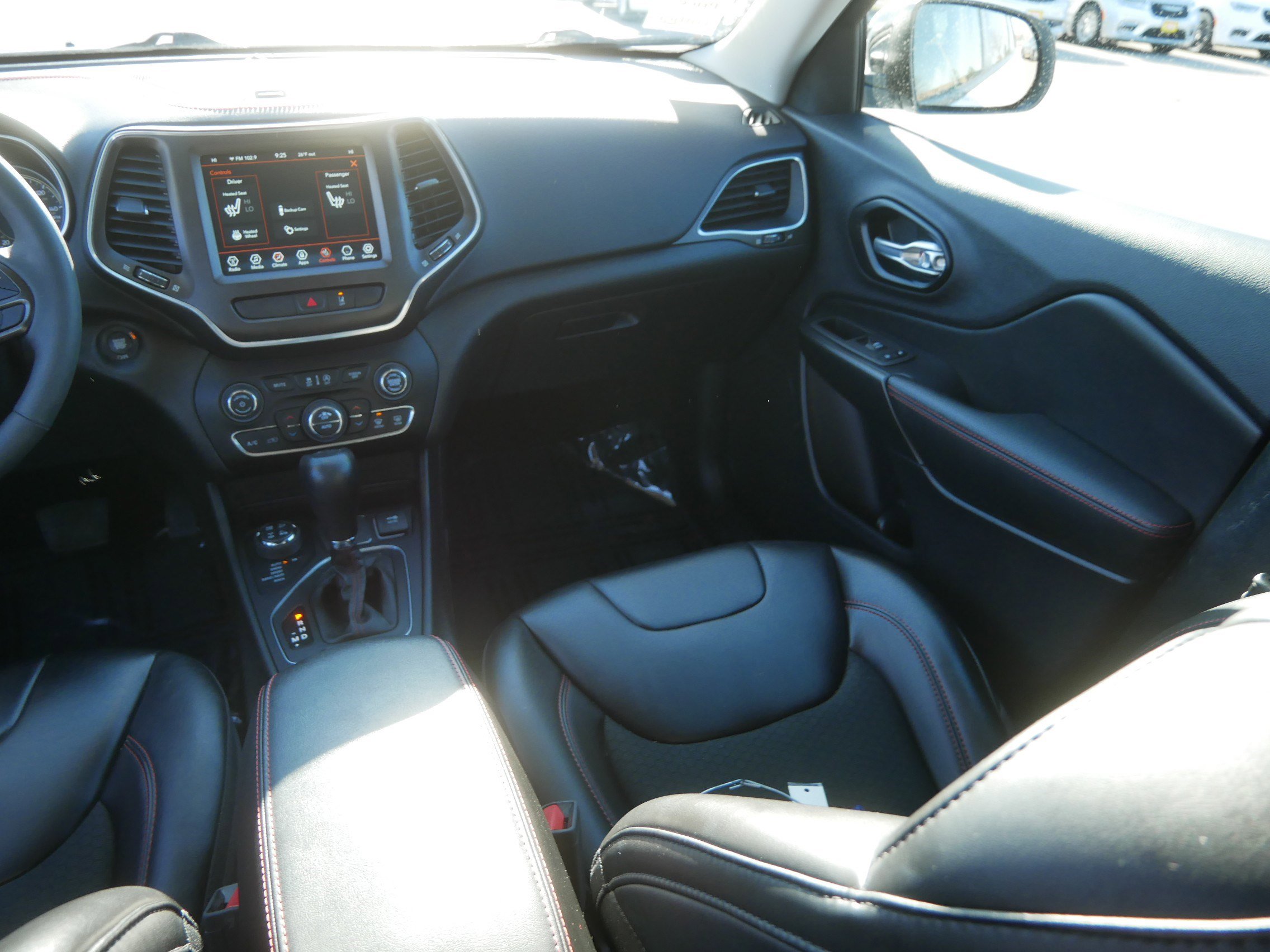 Used 2022 Jeep Cherokee Trailhawk image 11