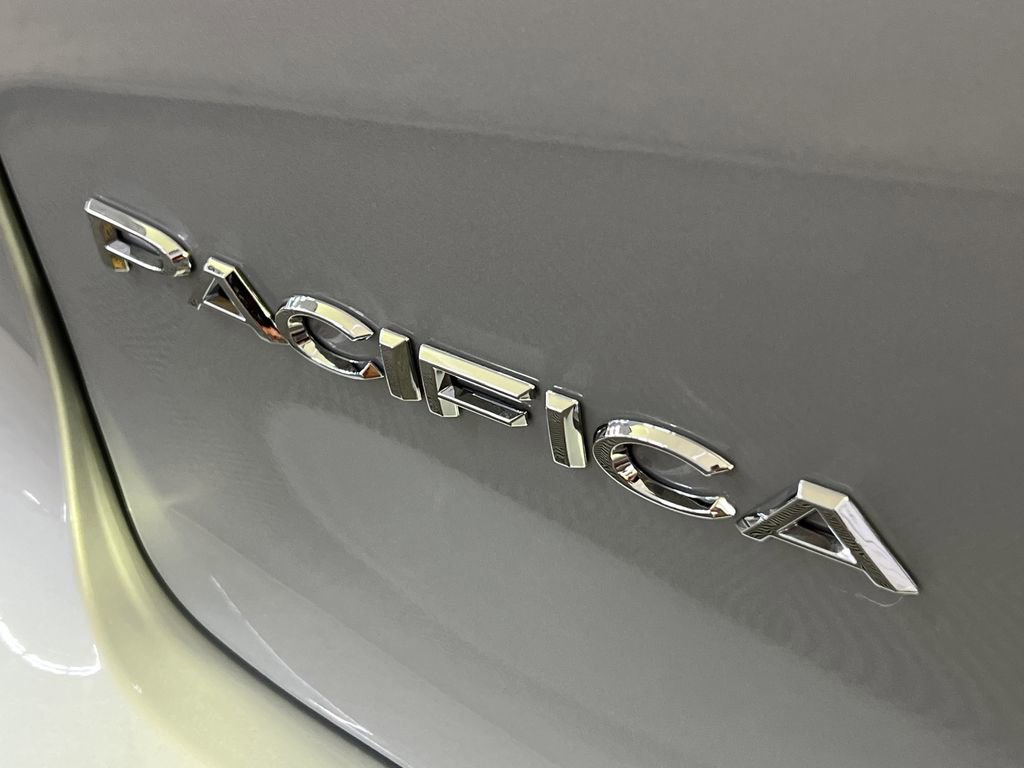 New 2026 Chrysler Pacifica Select image 6