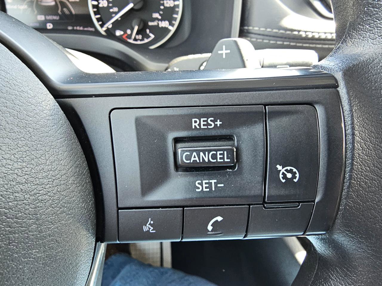 Used 2023 Nissan Rogue S image 32