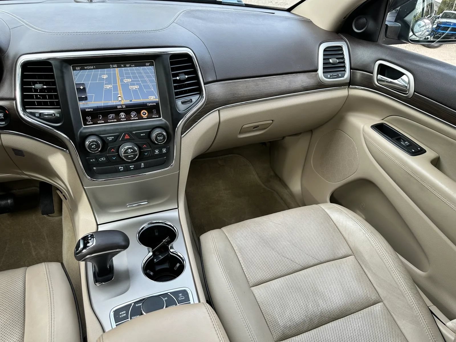 Used 2015 Jeep Grand Cherokee Overland AWD/4WD image 23