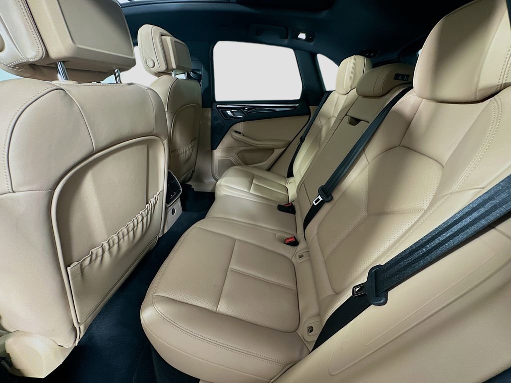Certified 2023 Porsche Macan image 24