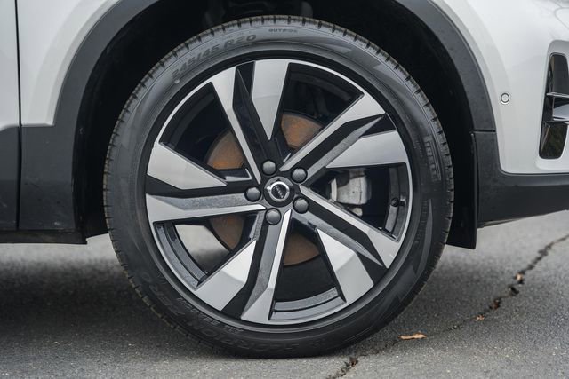 Certified 2024 Volvo XC40 B5 Ultimate w/ Protection Package Premier image 18