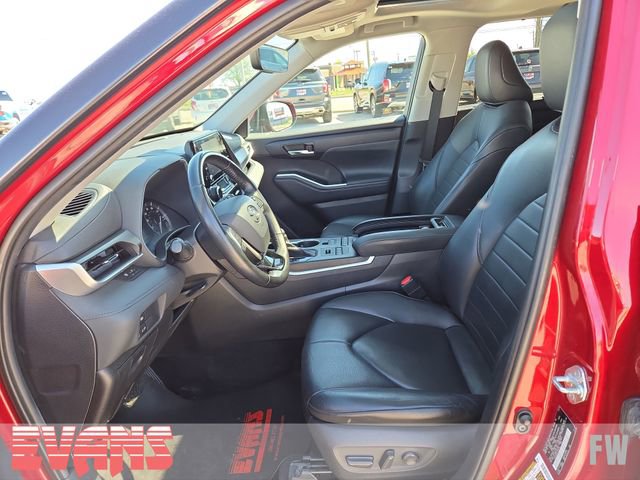 Used 2020 Toyota Highlander XLE image 19