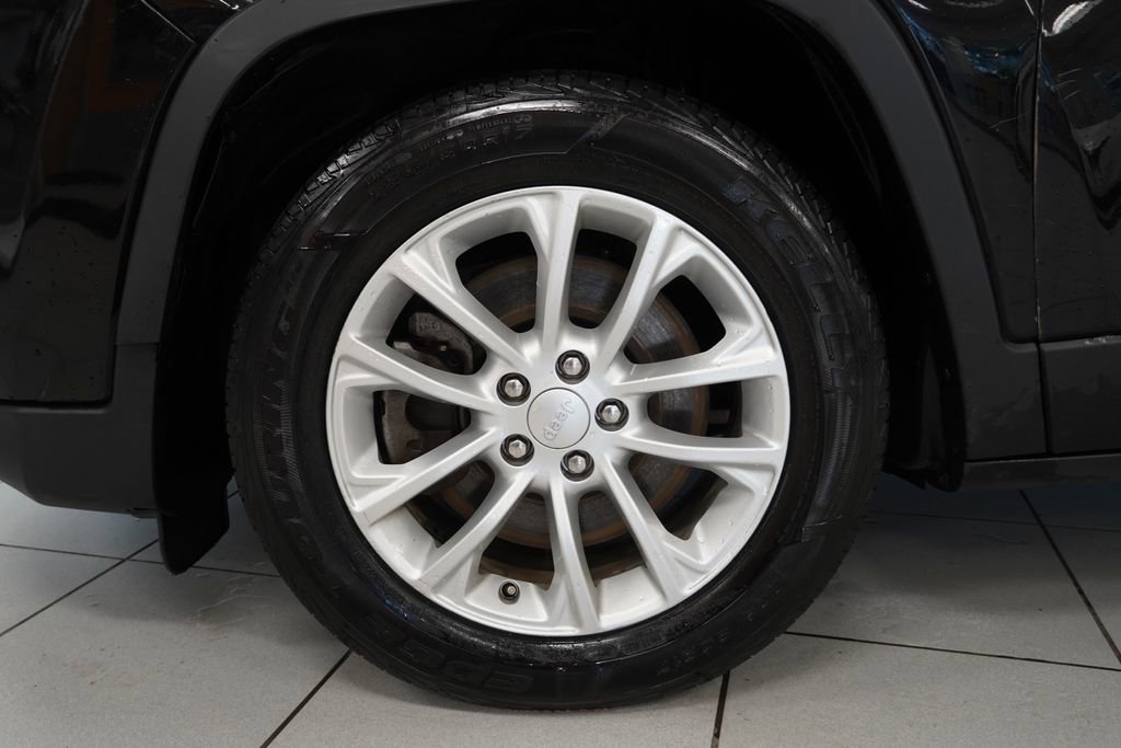 Used 2020 Jeep Cherokee Latitude FWD image 10