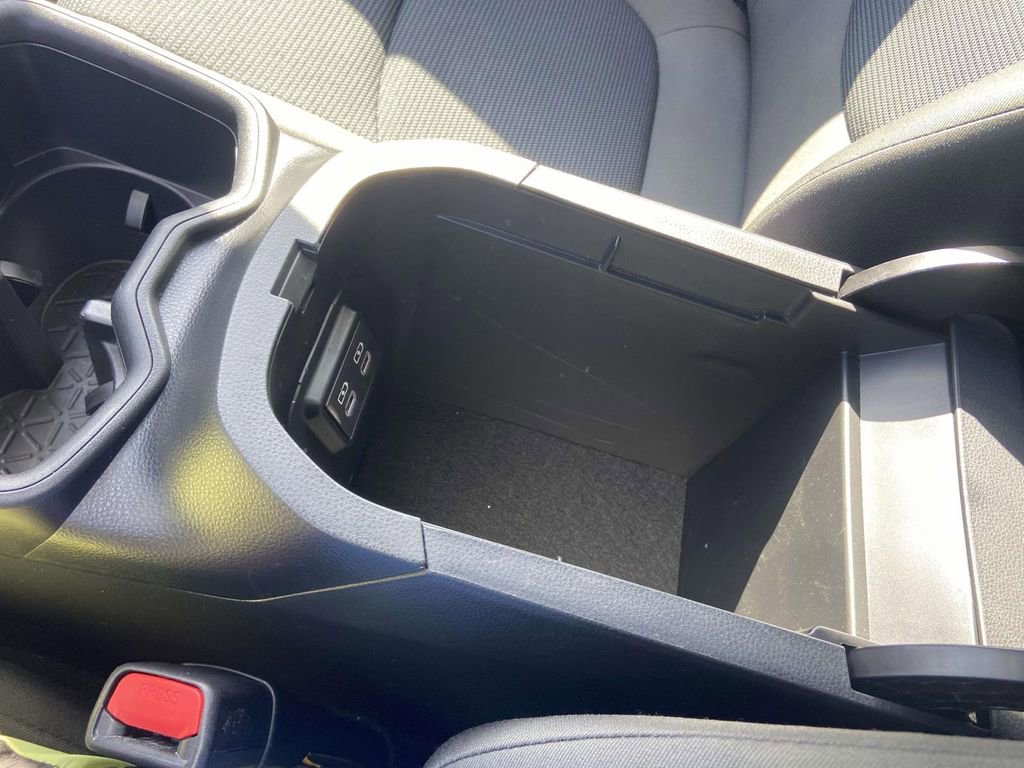 Used 2023 Toyota RAV4 LE image 27