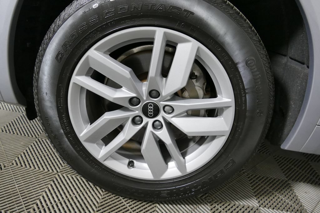 Certified 2022 Audi Q5 2.0T Premium w/ Convenience Package AWD/4WD image 9