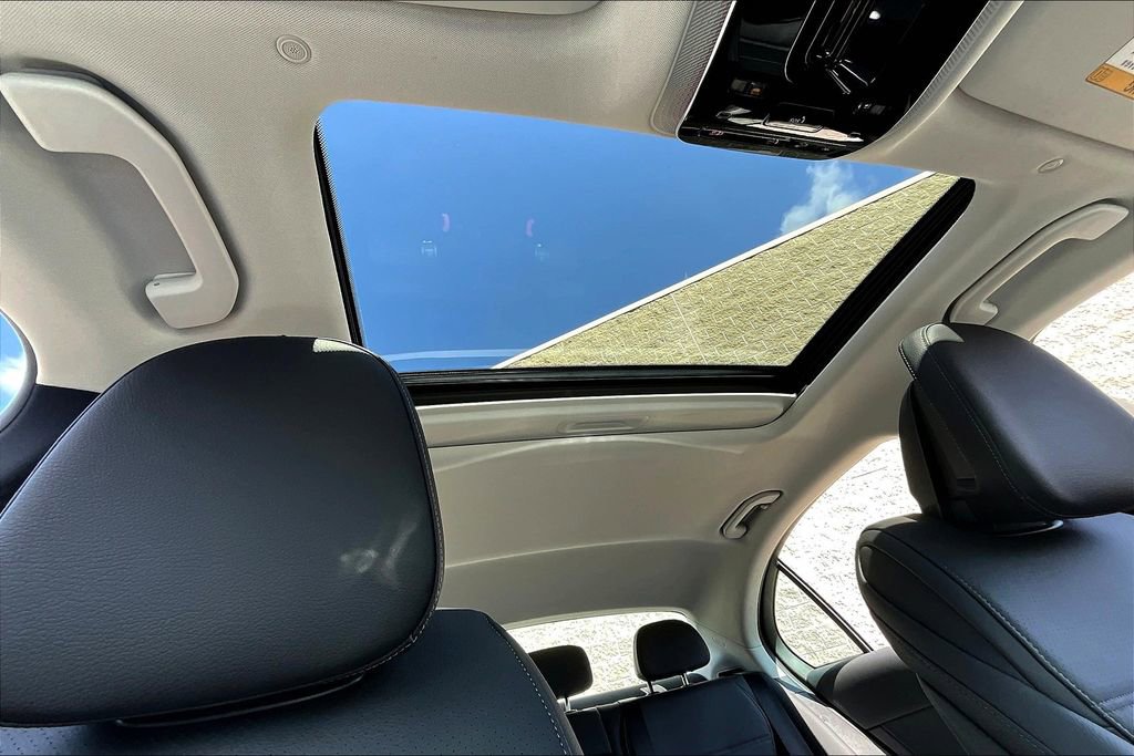 Used 2025 Mercedes-Benz C 300 4MATIC Sedan image 17