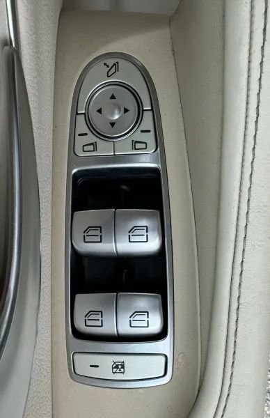 Used 2017 Mercedes-Benz E 300 4MATIC image 43